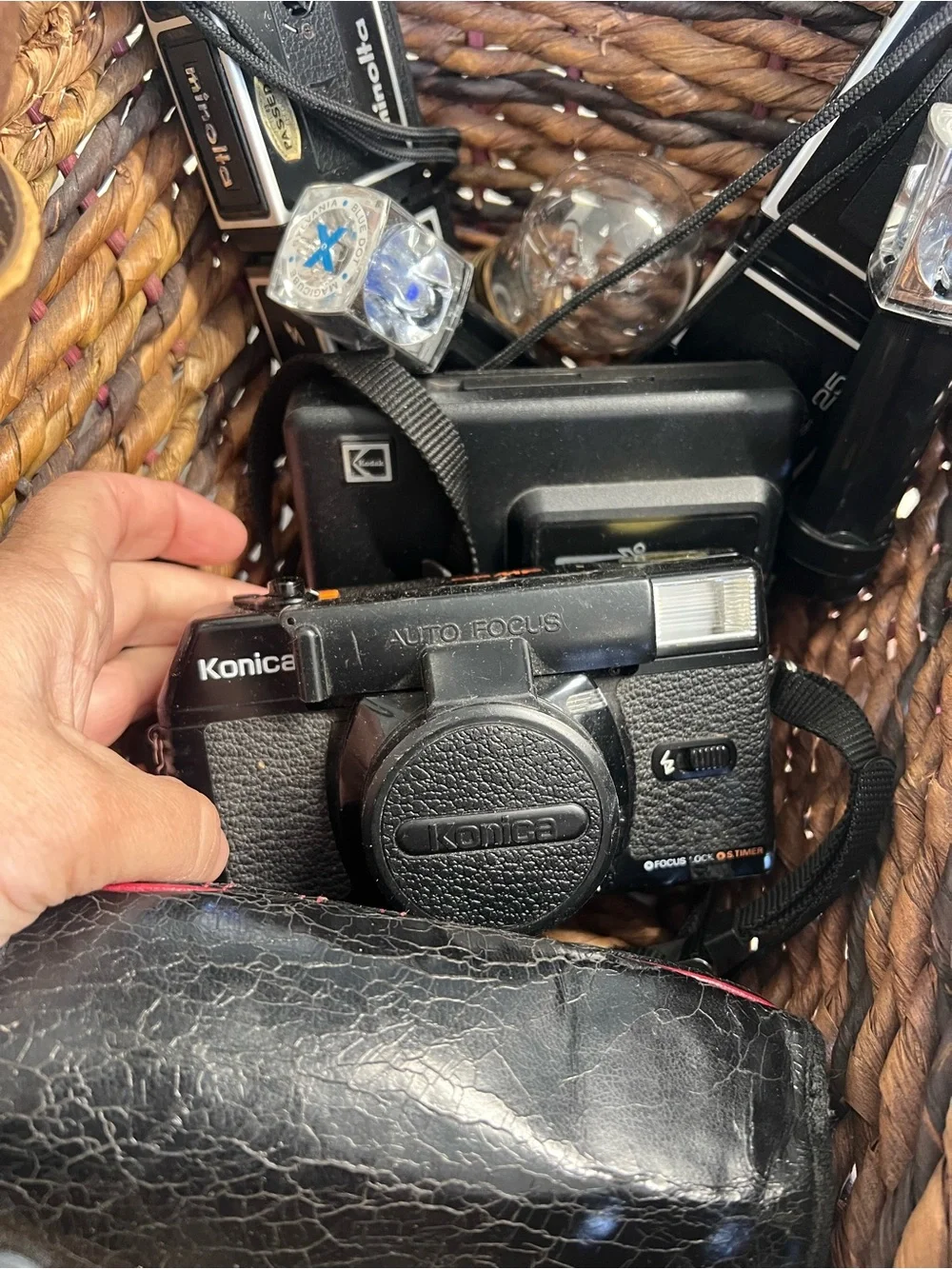 Lot Of 5 VTG Cameras & Cases Konica/Minolta/Kodak Retro